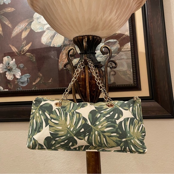 Iceeare please check all pictures of condition. Pictures are my description. - Picture 8 of 17